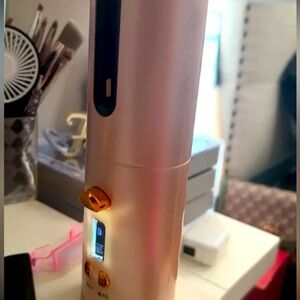 Cordless automatic hair curler